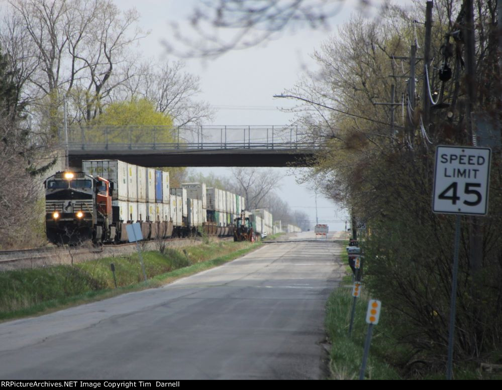 NS 9758 leads NS 265 heading west